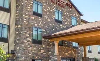 Little Missouri Inn & Suites New Town