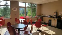 Super 8 by Wyndham Mont Laurier Hotels in Mont-Laurier