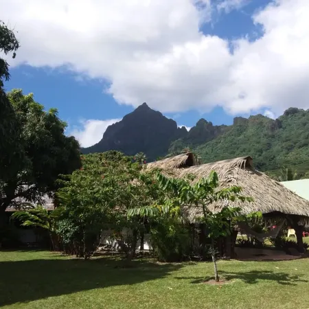 Linareva Moorea Beach Resort