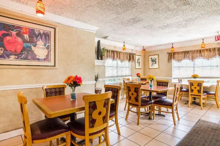 Magnuson Hotel Little Rock South Отели рядом с достопримечательностью «ESSE Purse Museum»