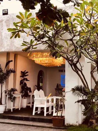 The Beachhouse and Bar Отели в г. Роксас Сити