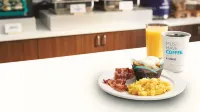 Holiday Inn Express & Suites KINGSPORT-MEADOWVIEW I-26 by IHG - breakfast
