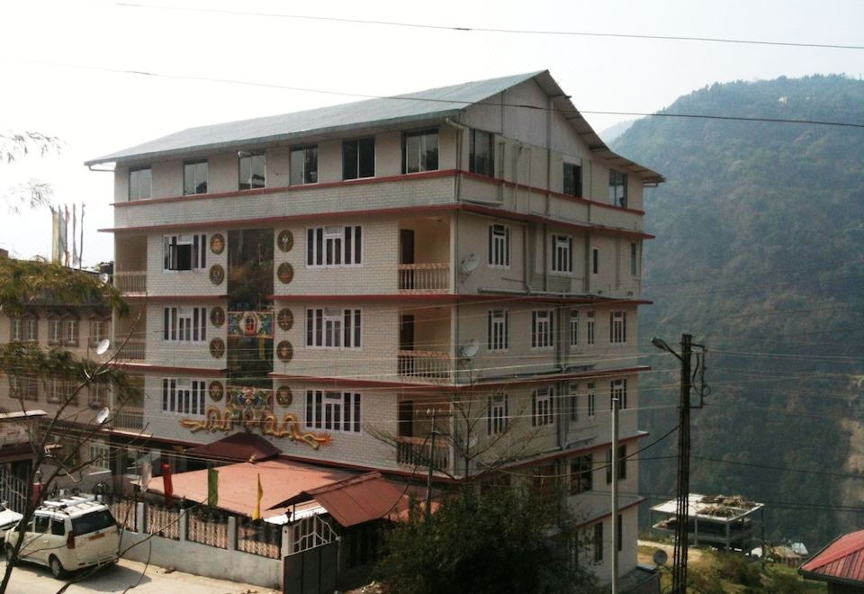 Hotel Mayal Retreat - Hizvo