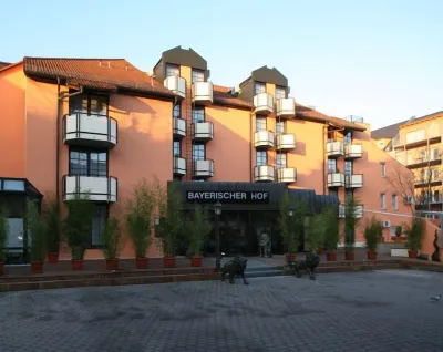 Hotel Bayerischer Hof Hotel dekat Walderlebniszentrum Tennenlohe