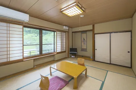 Suzaka Onsen Kojoso Отели в г. Такаяма