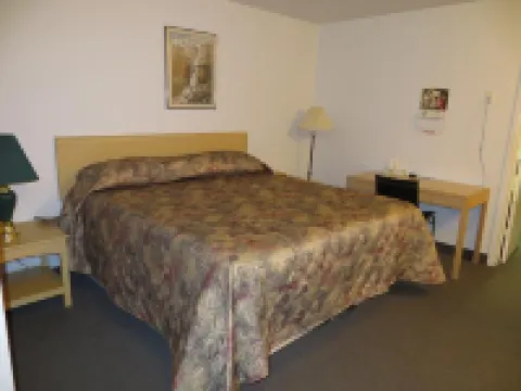 Lazy J Motel Hotels in Claresholm