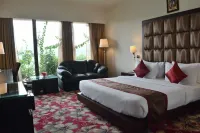 The Lily Hotel Hotels near Phoneix