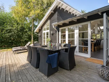 "Amon" - 670m from the Sea