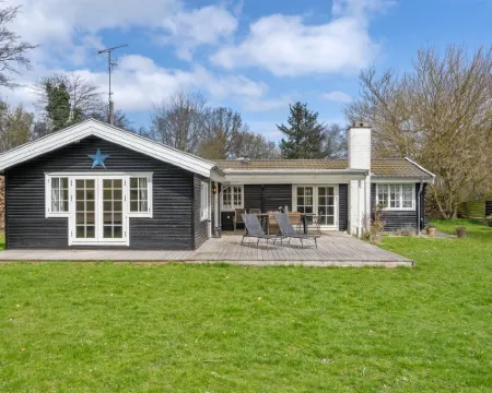 "Hjort" - 100m from the Sea Hotels in Dronningmolle