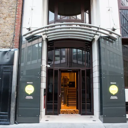 Hub by Premier Inn London Westminster, Saint James' Park Отели рядом с достопримечательностью «Кларенс Хаус»