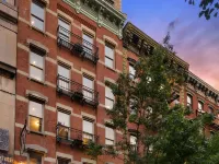 The Historic Blue Moon Hotel - NYC Hotels in der Nähe von Kehila Kedosha Janina Synagogue and Museum