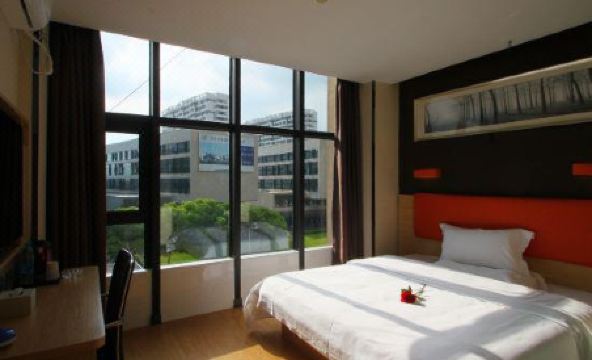 7 Premium Hotel (Shanghai International Automobile City Tongji University) - Housity