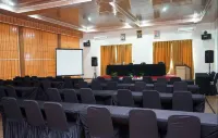 Ren'z Hotel Hotel di Semabung Lama