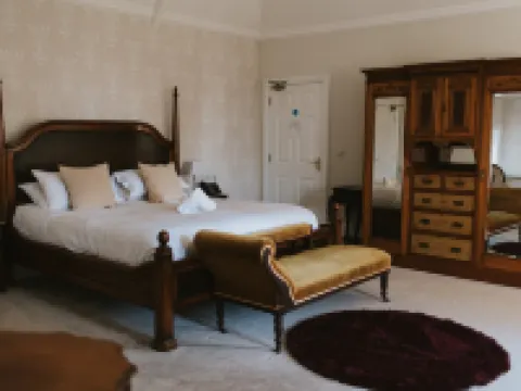 Healing Manor Hotel โรงแรมในGrimsby