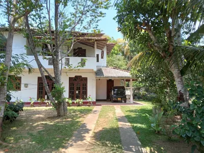Charming 2-Bed Apartment in Weligama