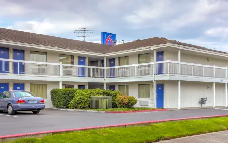 Motel 6 Medford, or - North