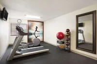 Days Inn by Wyndham Middletown - Gym