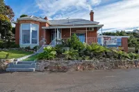 Oakleigh House
