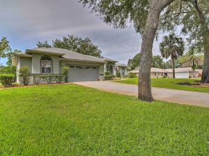 Crystal River Gem Near Three Sisters Springs!