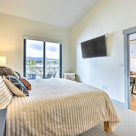 Condo w/ Mountain Views in Heart of Downtown!