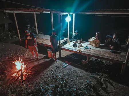 Lembah Nusa Bening76 Riverside Camp Отели рядом с достопримечательностью «Таман Будайя Сентул Сити»