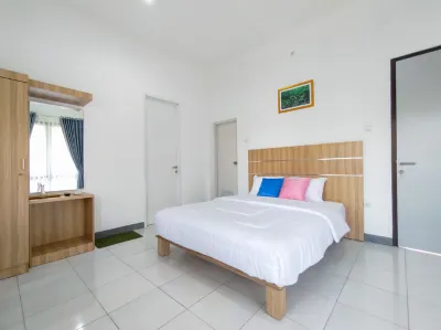 RedDoorz at Batutulis Bogor Villa Papatong by M Hotels in Rancamaya