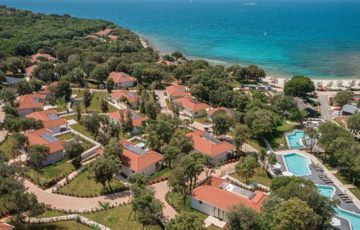 Luxury Bay Villa with Private Hot Tub