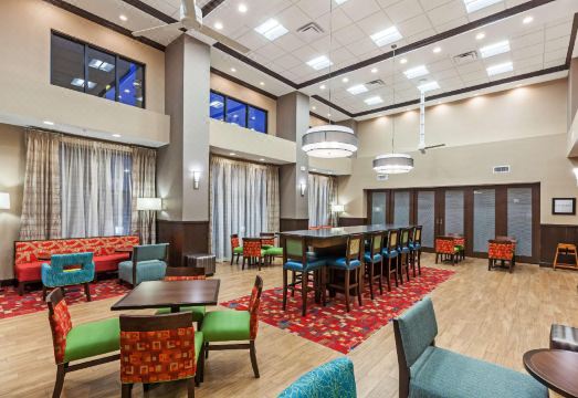 햄프턴 인 & 스위트