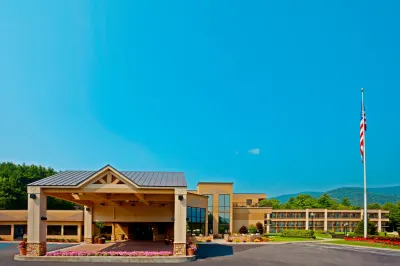 Holiday Inn Resort Lake George - Adirondack Area Hotels near Heroes Hideout