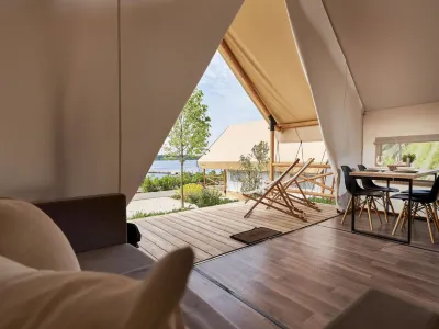 Glampingtent 6 فنادق في Lutten