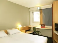 Ibis Orange Centre Échangeur A7 A9 โรงแรมในMornas