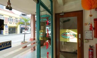 Amrise Hotel Express (Check in at 10PM, Check out at 09AM)