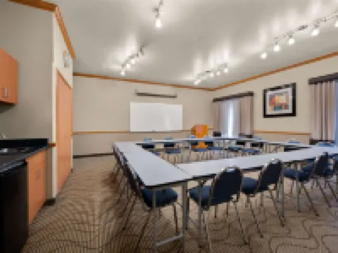 Comfort Inn & Suites Hotels in Genesee County