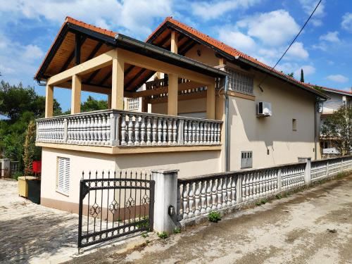 VILLA PUNTA BLAVA - beach front, ideal for family vacation with kids, large terraces with sea view, internet, Netflix, no pets allowed - Housity