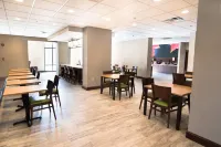 Fairfield Inn & Suites Atlanta Airport North - breakfast