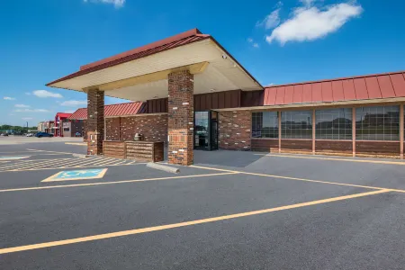 Rodeway Inn Отели в г. Макферсон