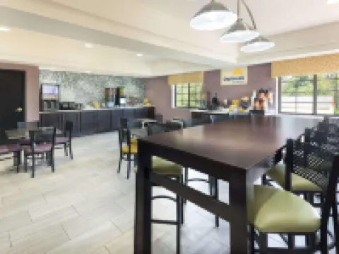 Days Inn & Suites by Wyndham Union City Hotels in Union City