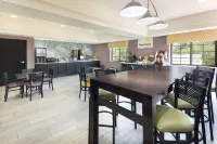 Days Inn & Suites by Wyndham Union City Hotels in Union City