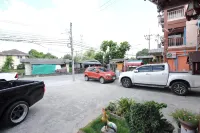 Baan Yuyuen - parcheggio