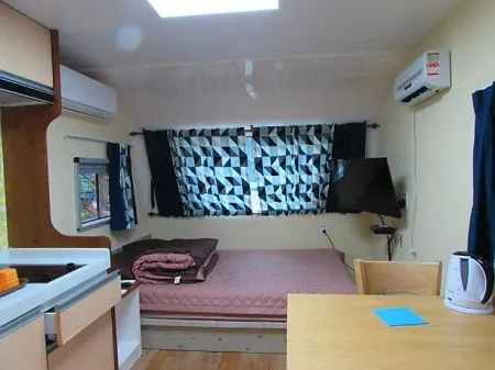 Siheung Mini Shelter Camping Caravan Отели в г. Сихын