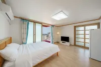 Samcheok Sea Star Pension (Yonghwa Beach)