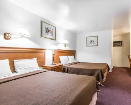 ロードウェイ イン ニア ユニバーシティ  ゲートウェイ トゥ ヨセミテ