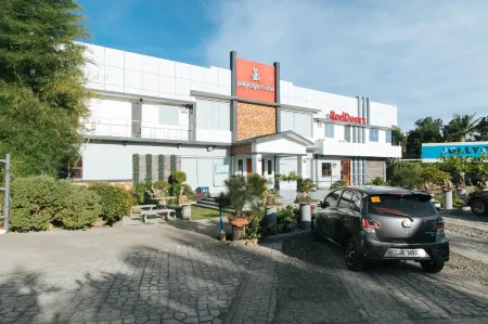 RedDoorz Plus @ Jollydays Hotel Nueva Ecija Отели в г. Нуева-Есиха