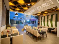 V Star Hotels in Hivare Zare