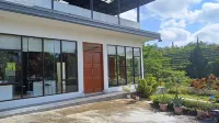 Shy in the Valley Hotel a Bulukerto
