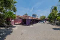RedDoorz Near Bojonegoro Train Station