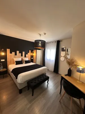 Logis Auberge du Vieux Lanas Hôtels à : Sanilhac
