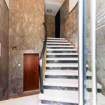 Sunny Flat City View by Homing Others