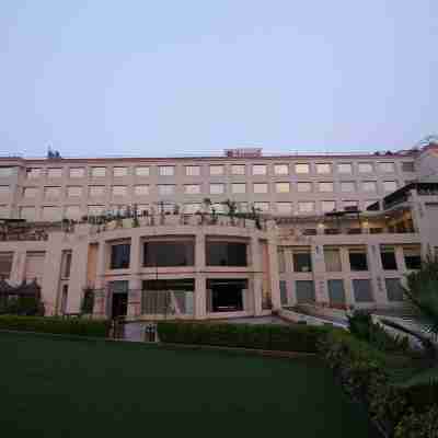 溫德姆華美達尼姆拉納飯店 Hotel Exterior