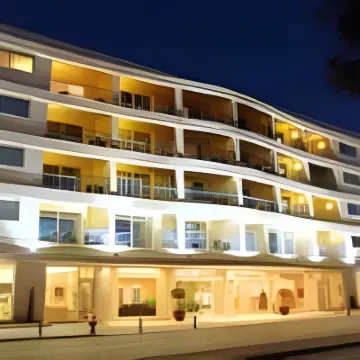 The Patio Suite Hotel Hotels near Praia da Balaia